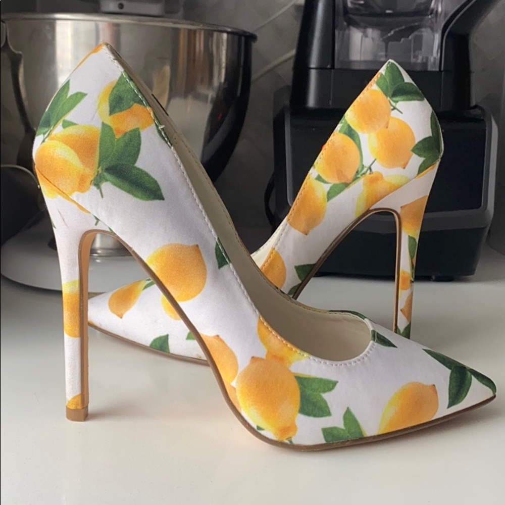 Shoedazzle* Elizabeth Pump Lemon Print